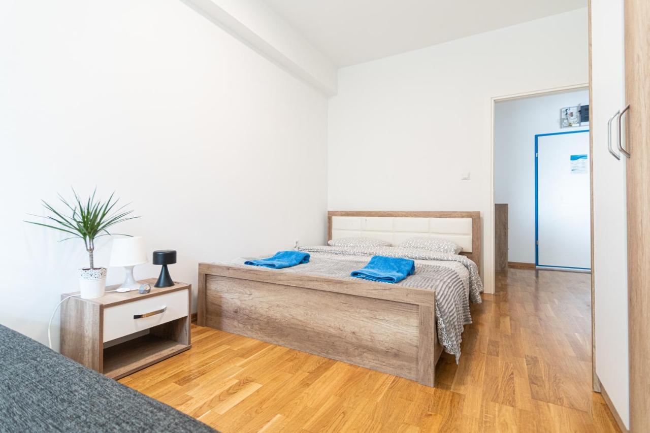 High-End Spacious Apartment Next To City Mall Скопье Экстерьер фото