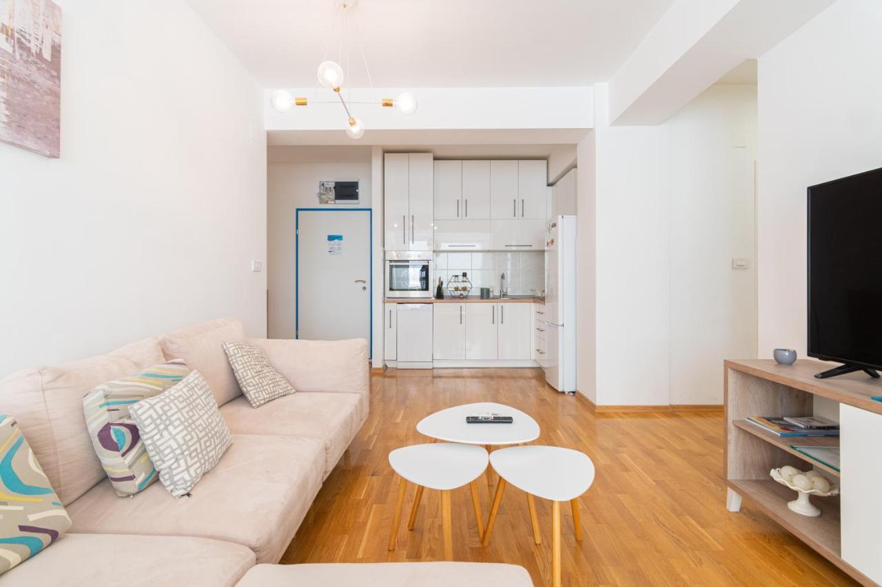 High-End Spacious Apartment Next To City Mall Скопье Экстерьер фото