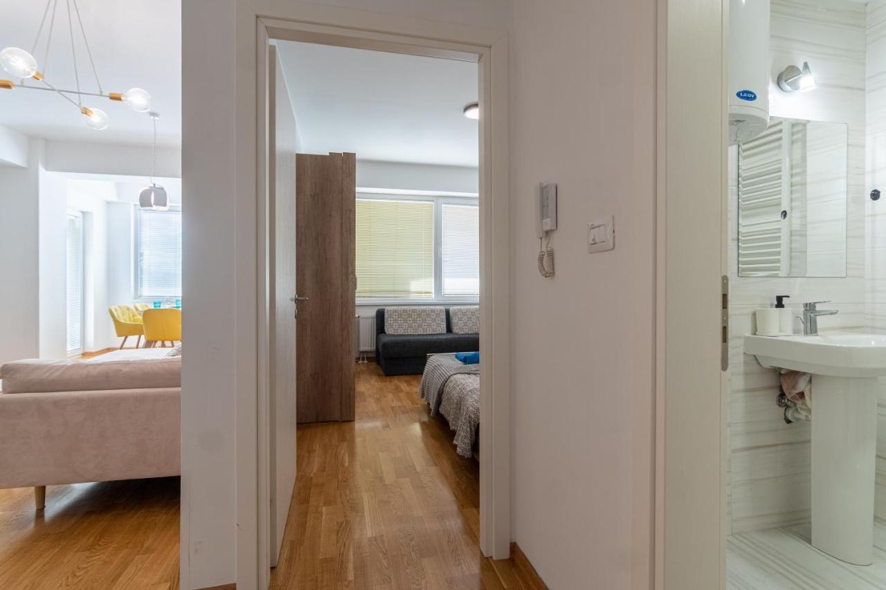 High-End Spacious Apartment Next To City Mall Скопье Экстерьер фото